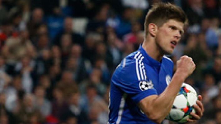 Huntelaar vuelve a sembrar el pánico en el Bernabéu (3-4)