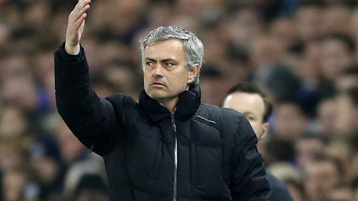 Telediario 1 - Mourinho: "Un equipo que no sabe defender los córners no merece pasar"