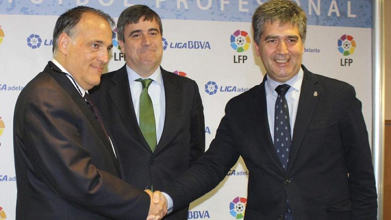El presidente de la LFP, Javier Tebas, ha hablado sobre la final de la Copa del Rey, de la que todavía no se sabe dónde se va a jugar. Ha dicho que es partidario de suspender el partido si se pita al rey o al himno nacional. 
