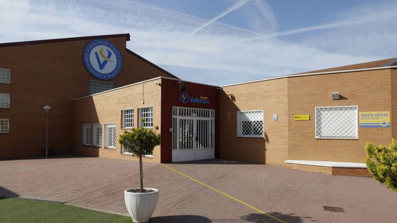 Reunión con los padres de alumnos de alumnos de un colegio madrileño tras conocerse la detención de un profesor 