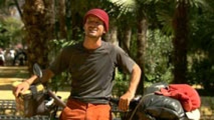 Telediario 1 - ¿Se imaginan recorrer miles de kilómetros solo en bicicleta?