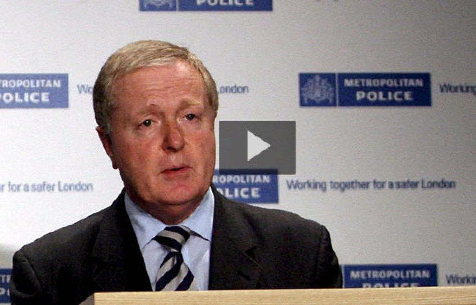 El comisario jefe de Scotland Yard Ian Blair ha dimitido | Ver