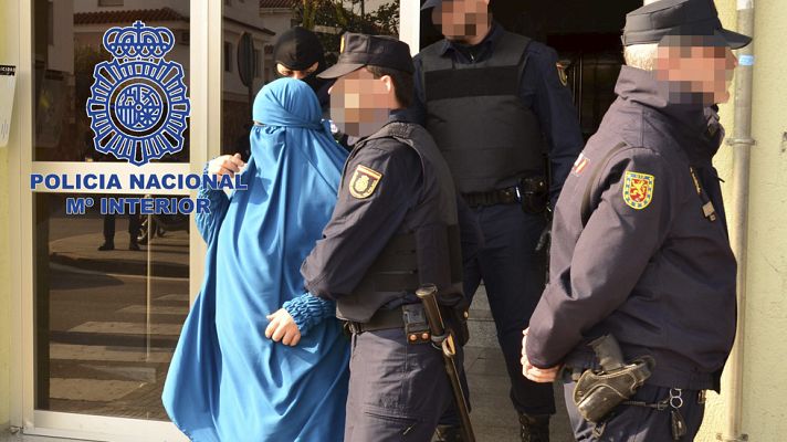 Telediario 1 - Un yihadista detenido tenía documentos con amenazas