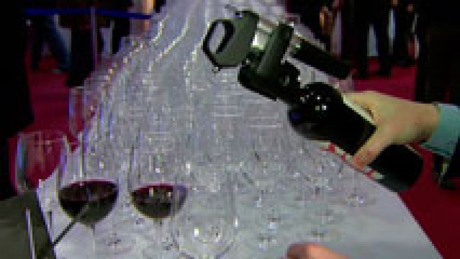 Al punto: Abrir el vino sin descorchar la botella | RTVE Play