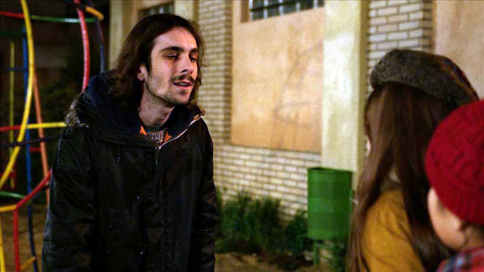 Cuéntame cómo pasó -Luis da un susto de muerte a los niños