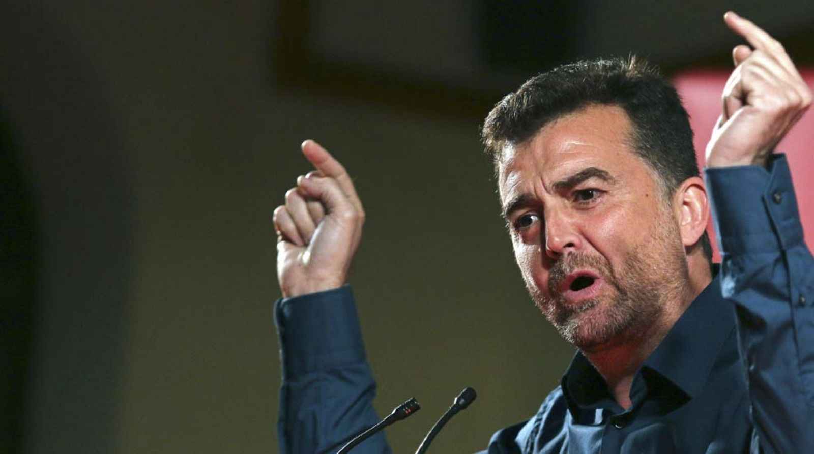 Maíllo dice que IU quiere "políticas, no sillones" y ve  un "problema" en que el PSOE no quiera "políticas de izquierdas"