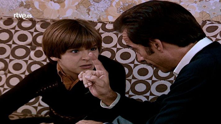 Cuéntame cómo pasó - Carlos pide a gritos ir a la charla sobre "eso"