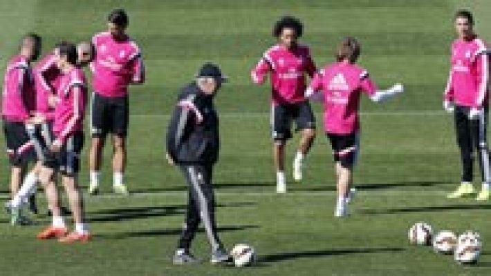 Telediario 1 - Ancelotti invita a la plantilla a una mariscada antes del 'clásico'