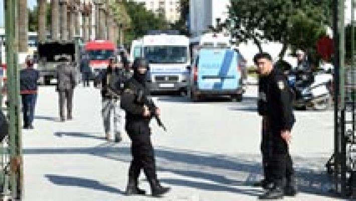 Continúa identificación víctimas atentado Túnez