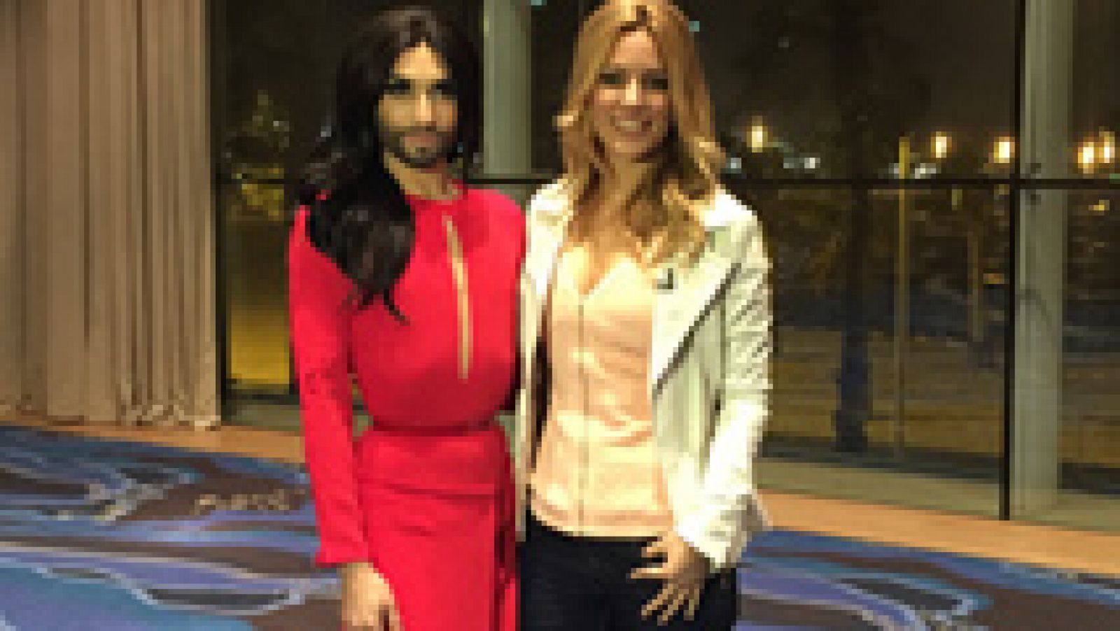 Eurovisión 2015- Edurne y Conchita Wurst, encuentro en Barcelona | Ver