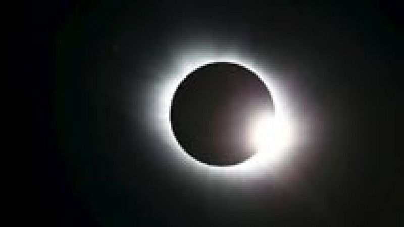 Un eclipse parcial de sol en España que las cámaras del mundo han acercado