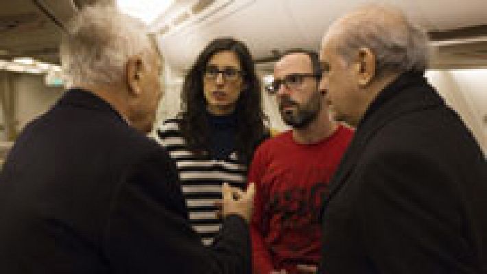 Telediario 1 - Llega a El Prat el avión con las víctimas del atentado