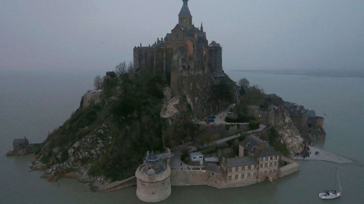 Telediario 1 - La península del Mont Saint- Michel se convierte en una isla