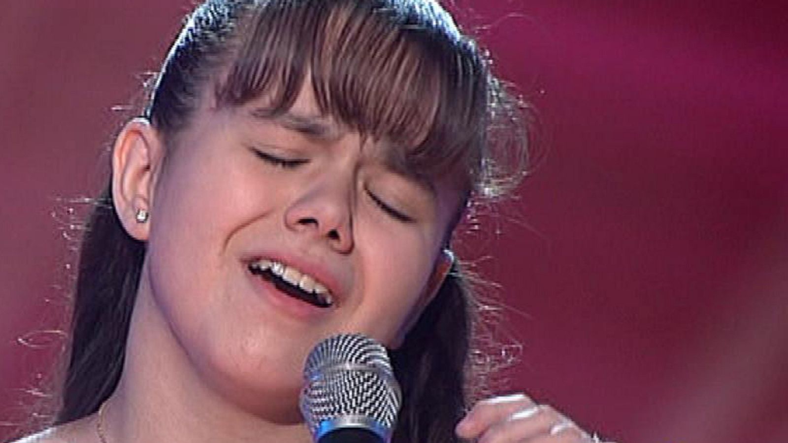 La gran voz lírica de Lucía | Ver