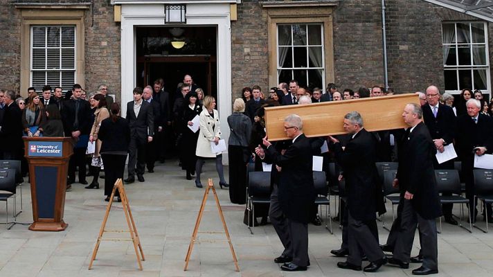 Informativo 24h - La catedral de Leicester recibe los restos del rey inglés Ricardo III