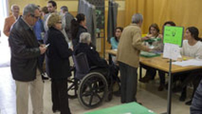 La participación en Andalucía hasta las 18:00 horas sube más de cuatro puntos con respecto a 2012