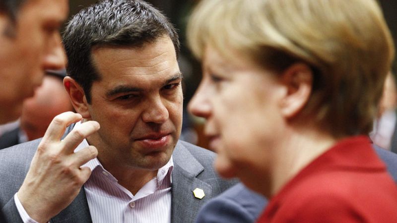 Tsipras se reúne con Merkel en Berlín para tratar de recomponer las relaciones de sus países