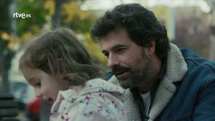 El Ministerio del Tiempo - Julián se reencuentra con Maite... de niña