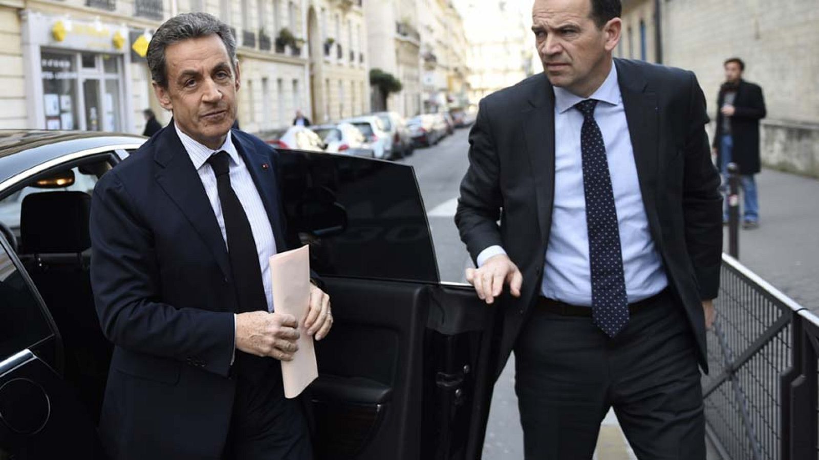 Sarkozy resurge, Le Pen frena su ascenso y la izquierda sigue a la deriva en Francia - La tarde en 24h | Ver