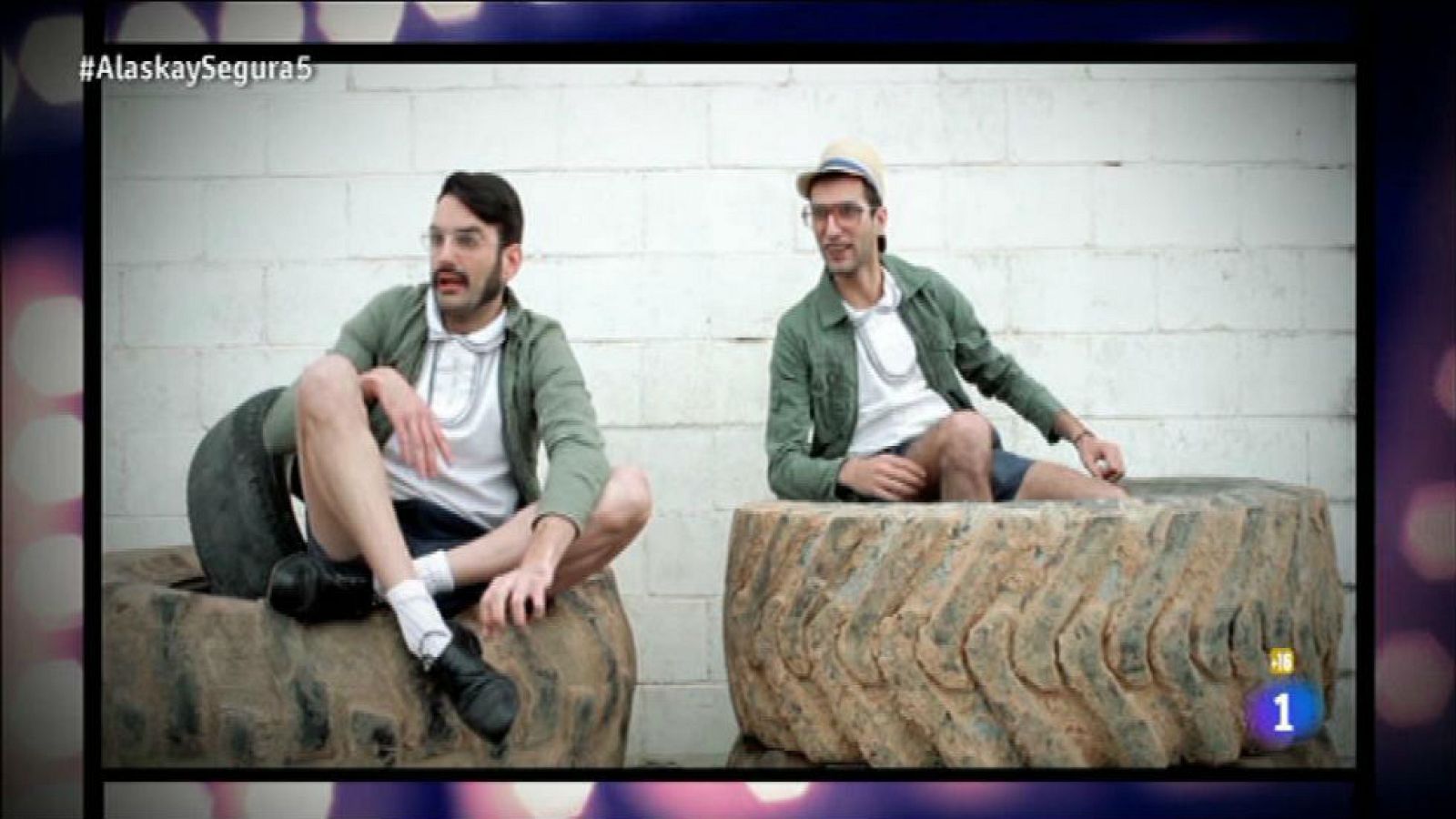 Alaska y Segura: Bigotes y dientes prueban en un taller mecánico