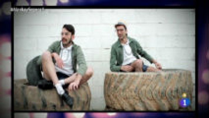 Alaska y Segura - Bigotes y dientes trabajan en un taller mecánico