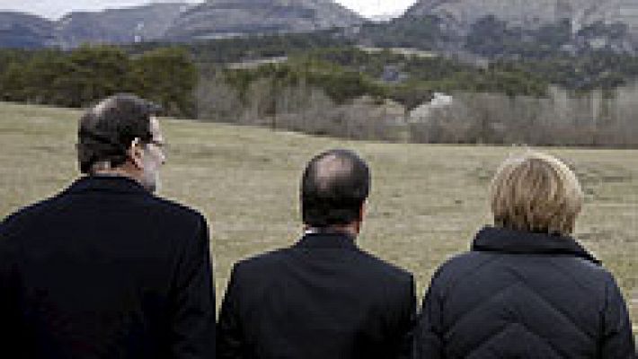 Rajoy, Hollande y Merkel visitan el lugar del accidente