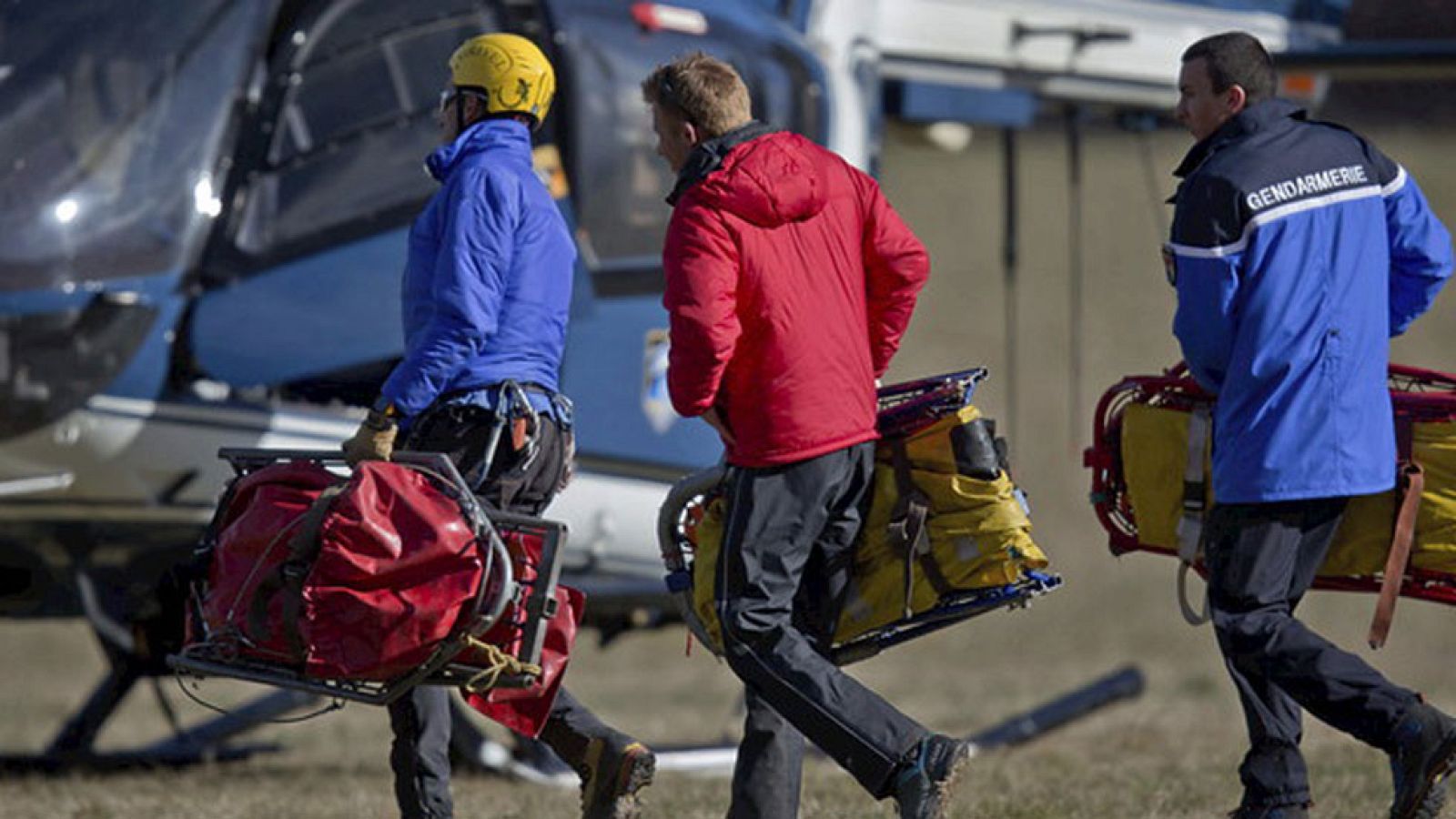 Se complican las tareas de rescate del avión por causas geográficas y meteorológicas