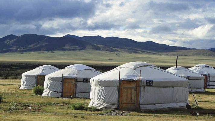 Documenta2 - La torre de Babel: por tierra de nómadas