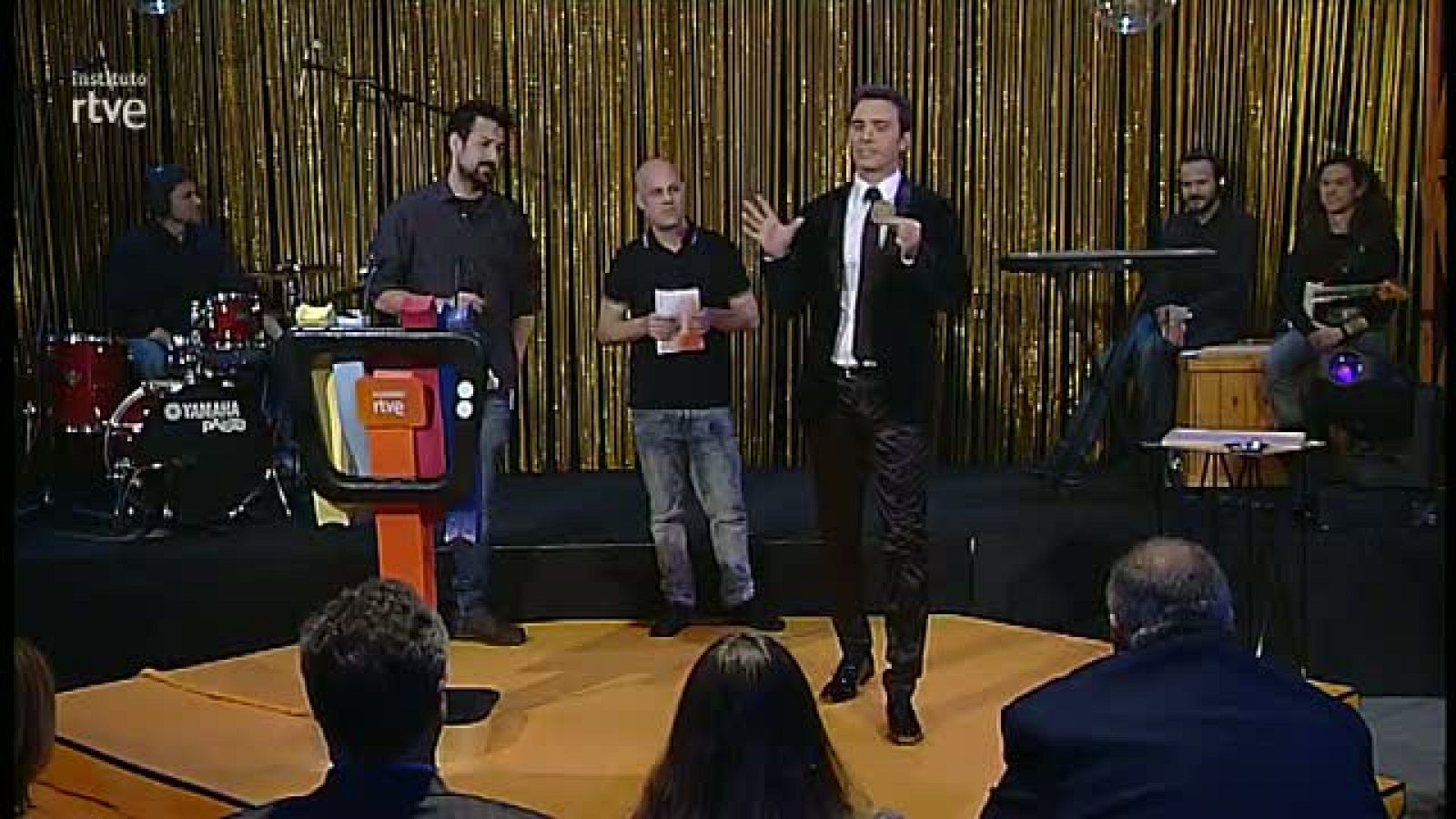 Gala Instituto RTVE 2015. Actuación mago