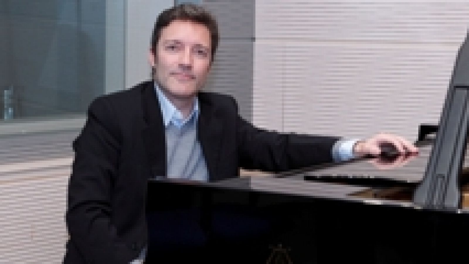 Daniel Ligorio (piano)