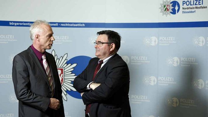 Telediario 1 - La investigación se centra en el entorno del piloto y su historial médico