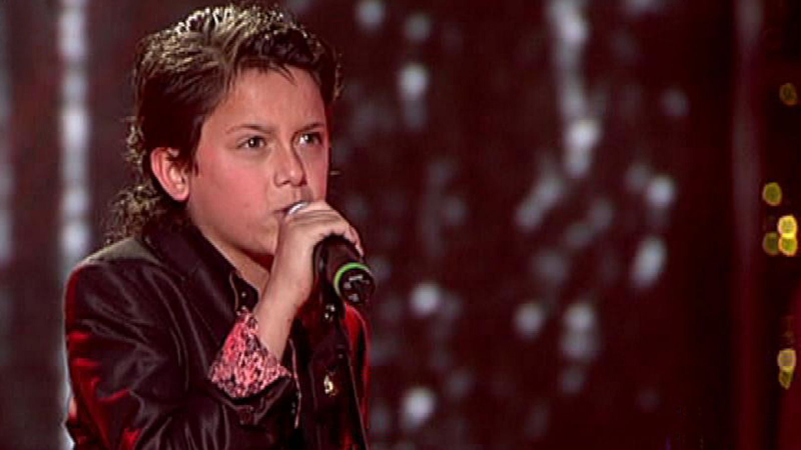 El 'balilla' canta 'Como las alas al viento' en homenaje a Rocío Jurado | Ver