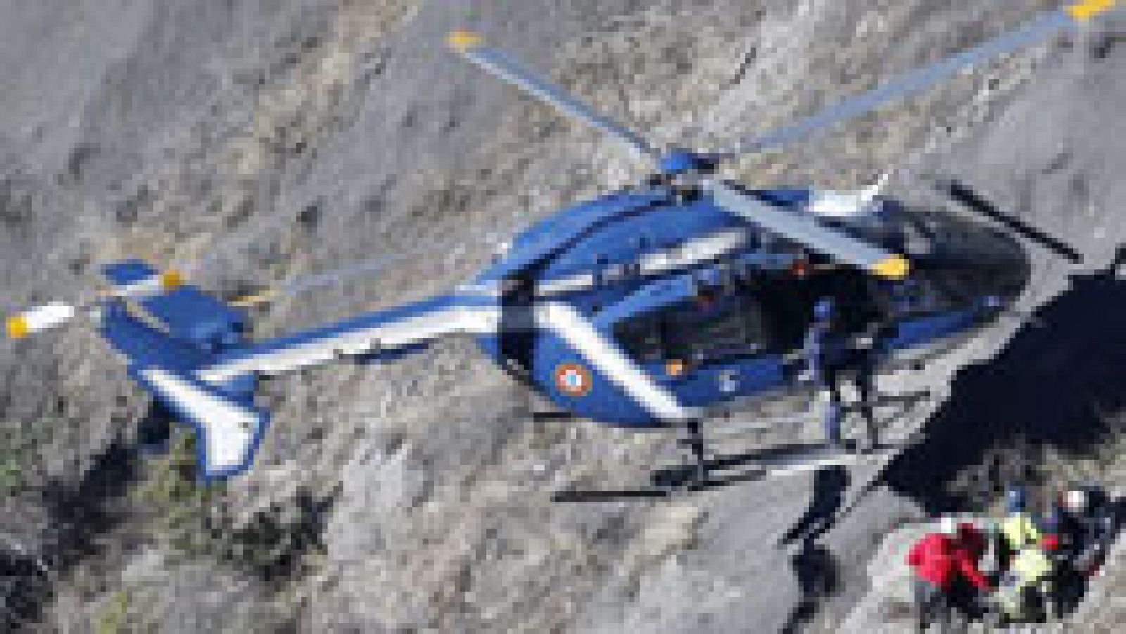 Identifican restos de 70 de las víctimas que iban a bordo del avión de Germanwings - Informativo 24h | Ver