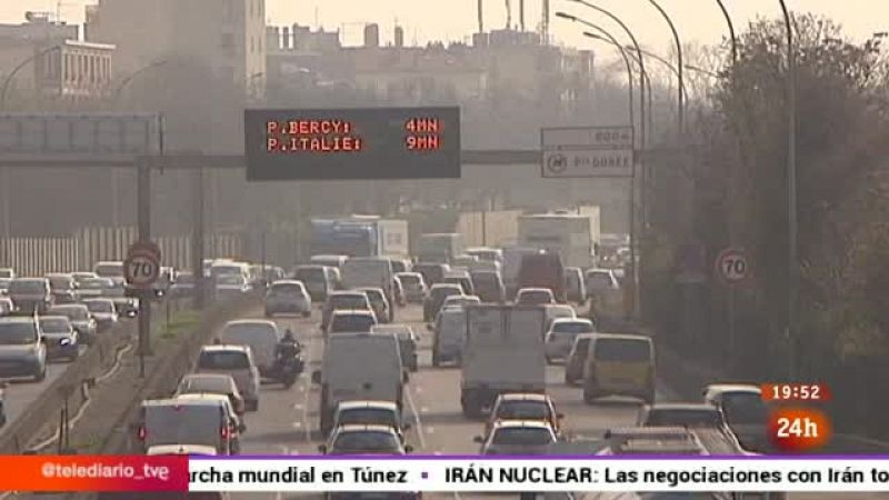 Naomi Klein, ensayista crítica con el capitalismo, inspiradora de muchos antisistema, ha estado en Madrid para presentar su nuevo libro Capitalismo Vs Clima, donde plantea que la lucha contra el cambio climático exige un cambio de modelo económico. 