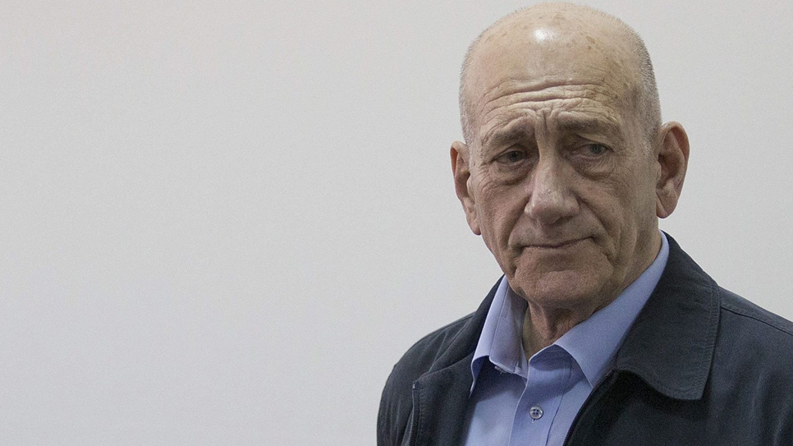 Un tribunal israelí ha declarado al ex primer ministro Ehud Olmert culpable en un caso de corrupción en el que estaba acusado de recibir sobres con dinero del empresario estadounidense Morris Talansky.