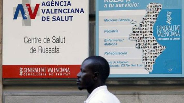 Telediario 1 - Los inmigrantes 'sin papeles' volverán a tener médico