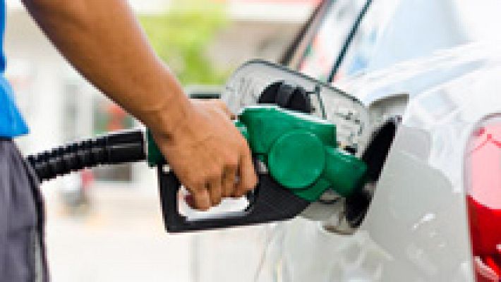 Repunte leve de la gasolina y ligera bajada del diésel antes de los días centrales de Semana Santa