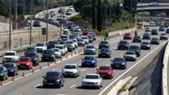 Telediario 1 - Retenciones en carreteras por la operación de Semana Santa
