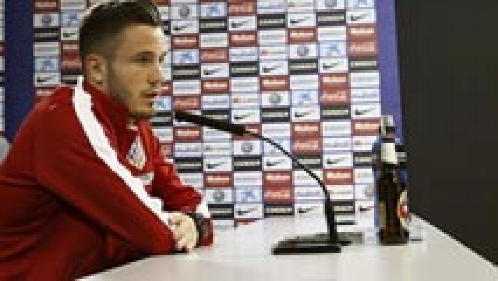 El centrocampista del Atlético de Madrid Saúl Ñíguez ha asegurado que pensó en "muchas cosas" en el momento de su lesión en el BayArena de Leverkusen, pero "nunca" en la posibilidad de perderse el resto de la temporada, a pesar de ser consciente de que era "algo grave", y se ha mostrado "muy contento" de volver a entrenar, negando además una posible salida del club, donde se quedará "el tiempo que quieran".