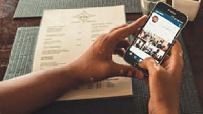 Telediario 1 - Se multiplican las apps con contenidos de Semana Santa