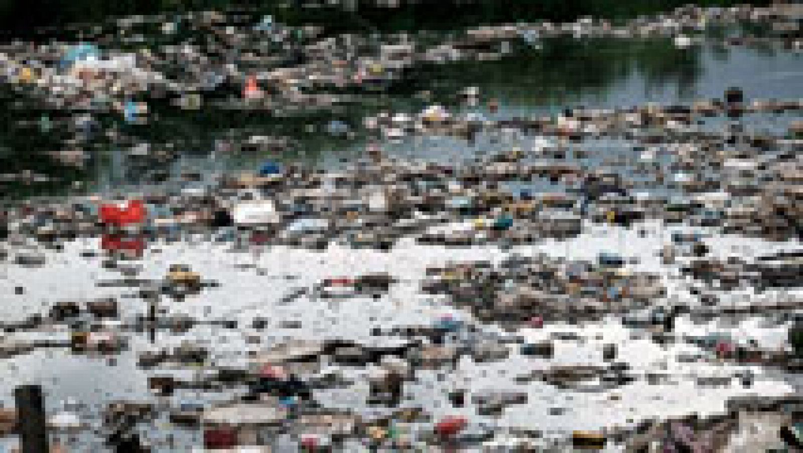 Informativo 24h: La basura ahoga la bahía destinada a las pruebas marítimas de los Juegos Olímpicos de Brasil | RTVE Play