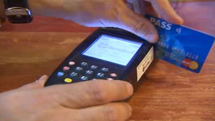 Telediario 1 - Las compras con tarjeta superaron los 100.000 millones