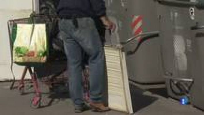 L'Informatiu - Tres-centes persones viuen del negoci de la ferralla a Barcelona