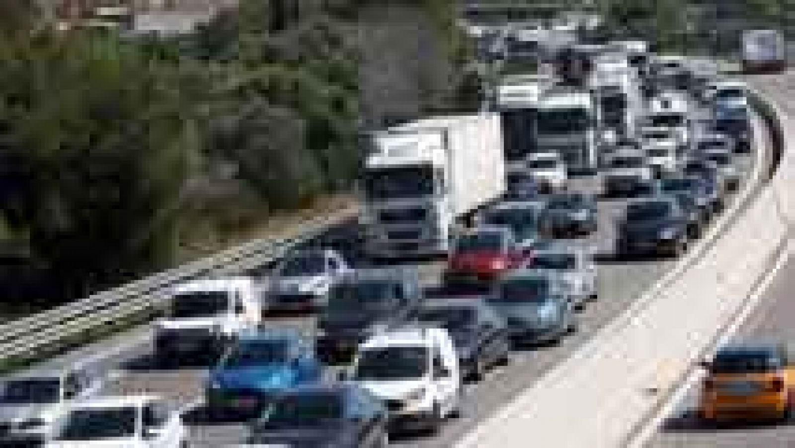 Kilómetros de atascos en el primer día de regreso de Semana Santa