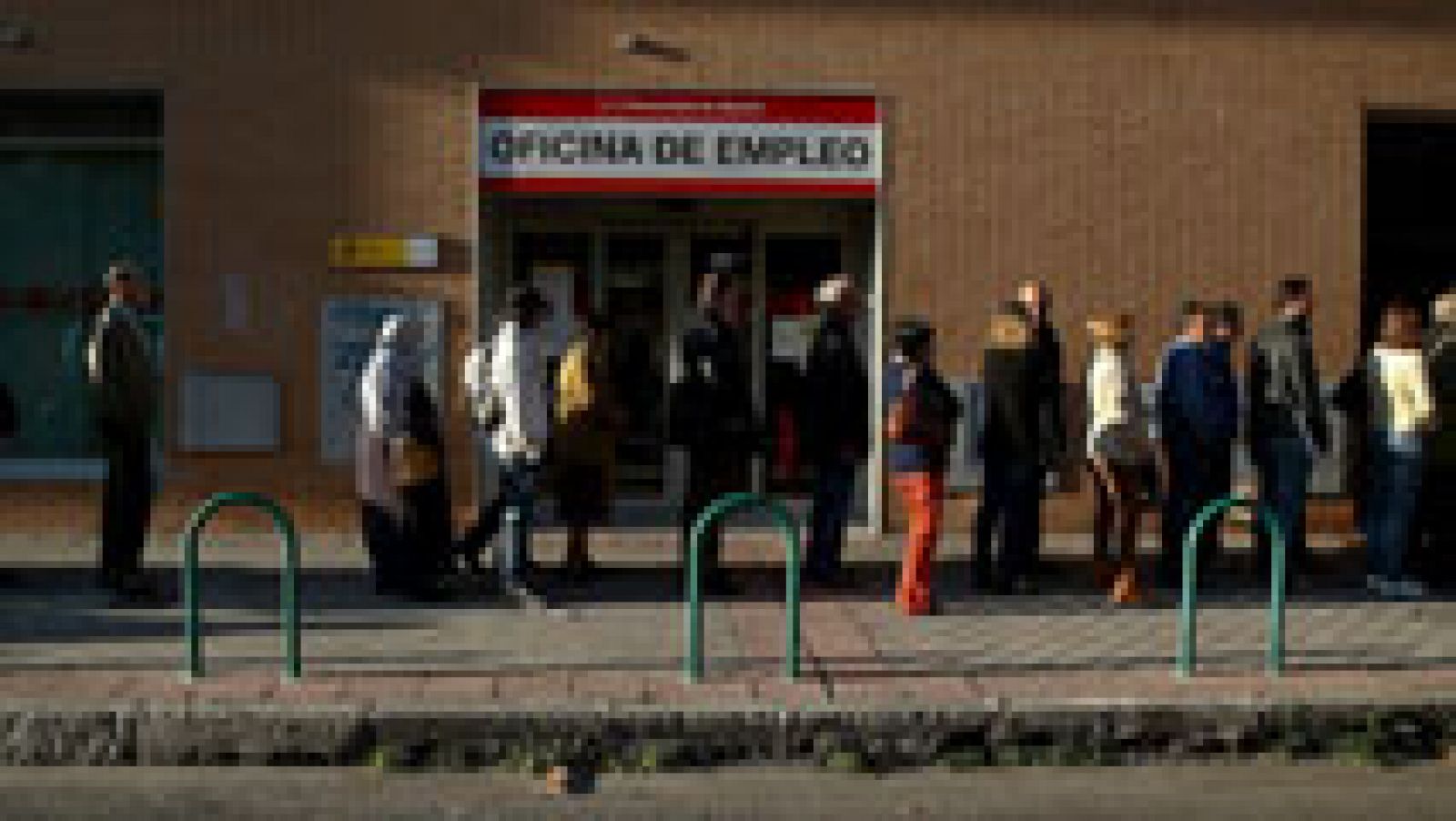 El número de parados registrados bajó en 60.214 en marzo