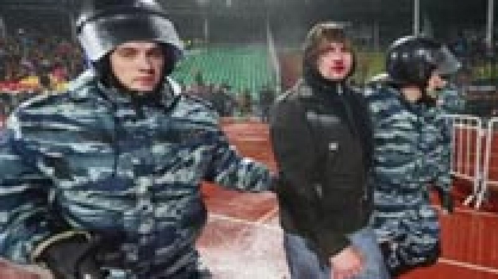 Telediario 1: Graves disturbios entre hinchas en la Liga de Rusia | RTVE Play