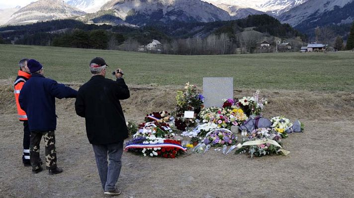 Telediario 1 - Los Alpes, dos semanas después de la tragedia aérea