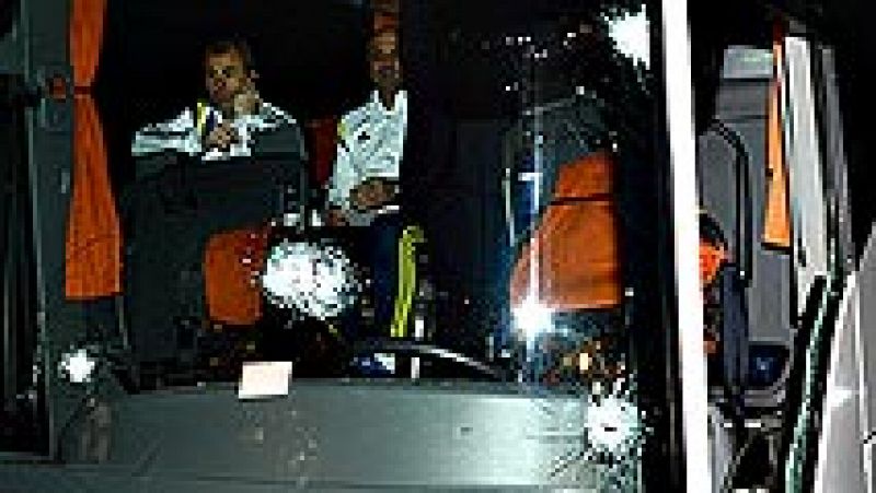 La Federación de Fútbol Turca (TFF) ha aplazado este lunes todos los partidos de la Superliga y de la Copa de Turquía una semana, como reacción al ataque armado contra el primer equipo del club Fenerbahçe ocurrido en la noche del pasado sábado.