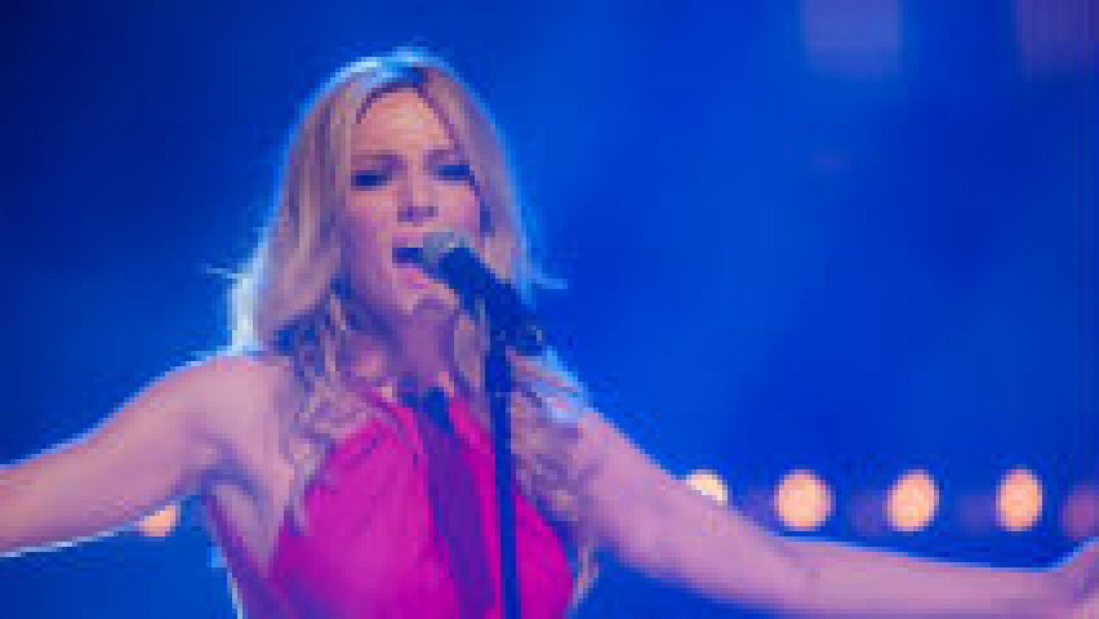 Edurne canta 'Amanecer' en directo