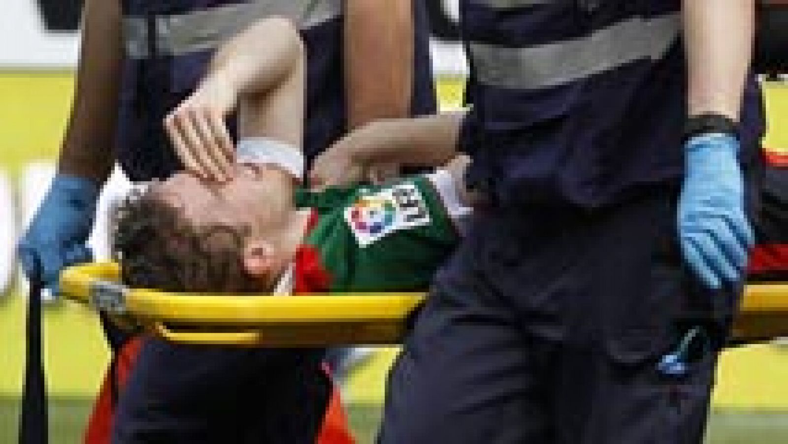 Iker Muniain permanecerá de baja por un periodo estimado de "entre seis y siete meses" debido a la "rotura del ligamento cruzado anterior de la rodilla izquierda" que se le ha detectado tras las pruebas médicas a las que ha sido sometido el jugador navarro en Bilbao.